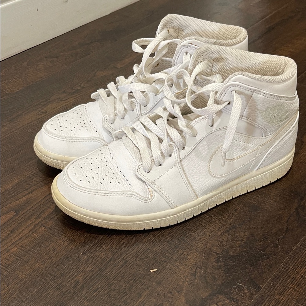 Nike Jordan 1 mids White High-Top Sneakers